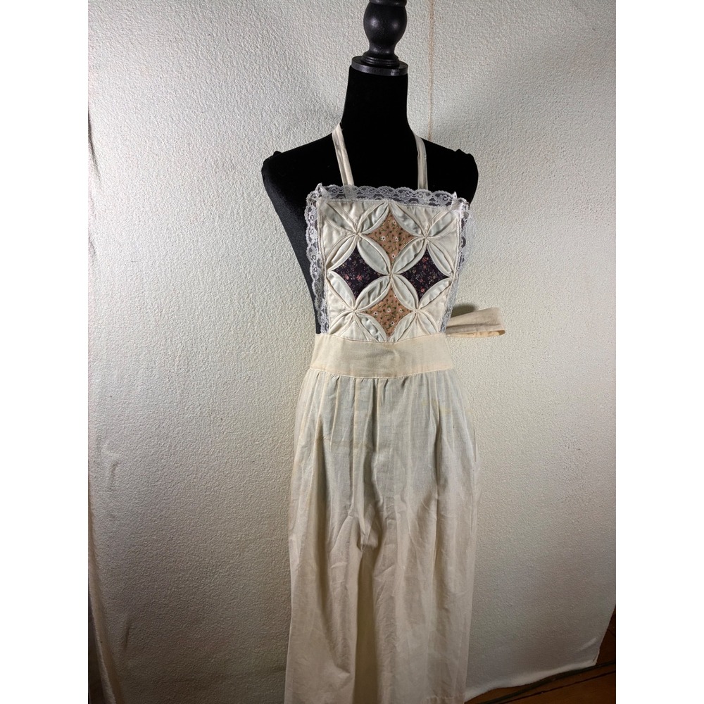 Unbranded Quilted Apron Women OS Cream Fair Cathedral Window Lace Trim Vintage